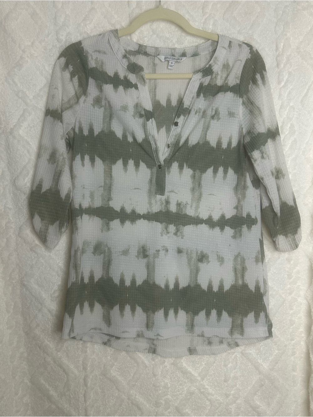 Emily Daniels Women’s Olive Tie-Dye Henley Waffle Knit Top